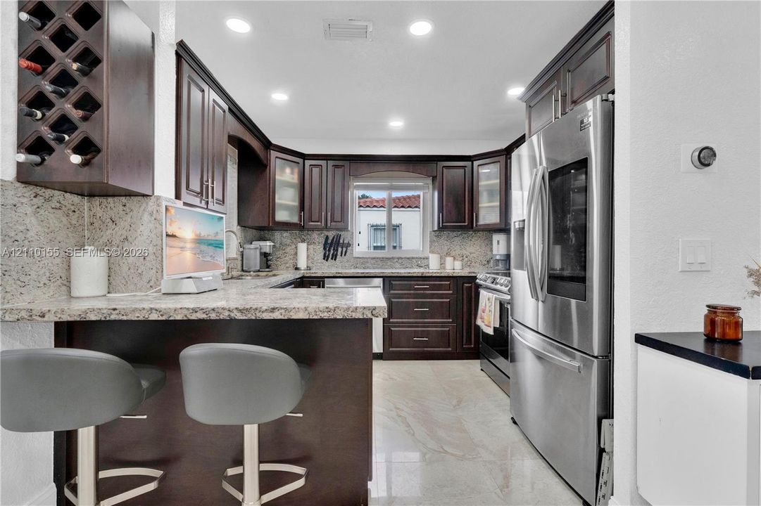 En Venta: $725,000 (4 camas, 3 baños, 1568 Pies cuadrados)