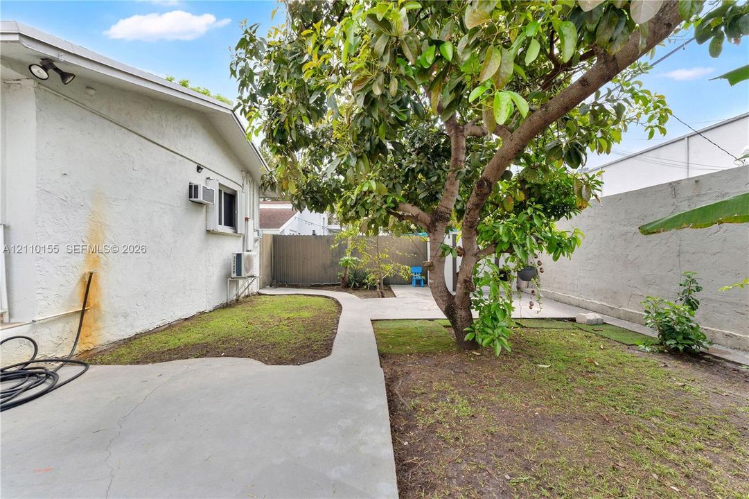 En Venta: $725,000 (4 camas, 3 baños, 1568 Pies cuadrados)