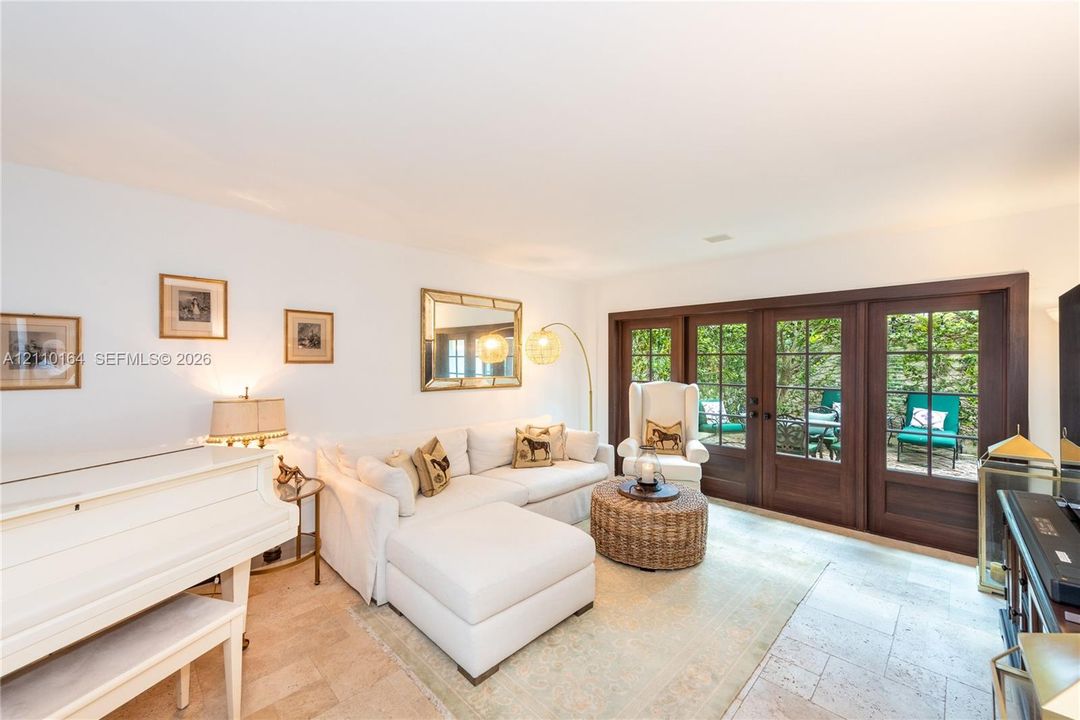 For Sale: $2,200,000 (3 beds, 2 baths, 2133 Square Feet)