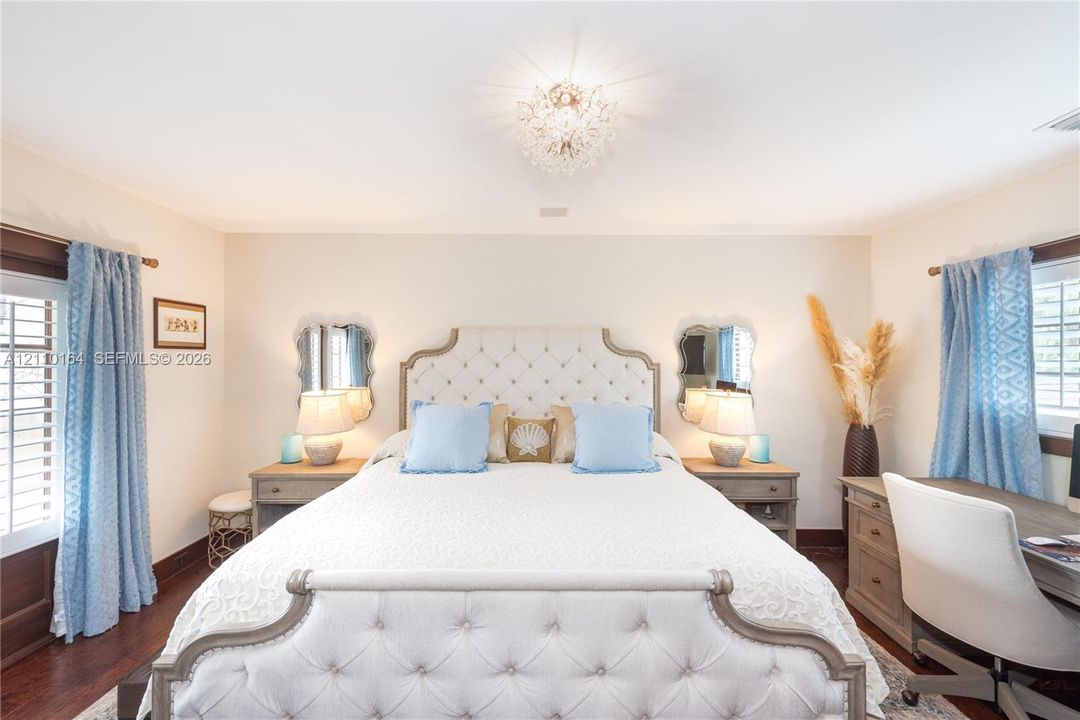 For Sale: $2,200,000 (3 beds, 2 baths, 2133 Square Feet)