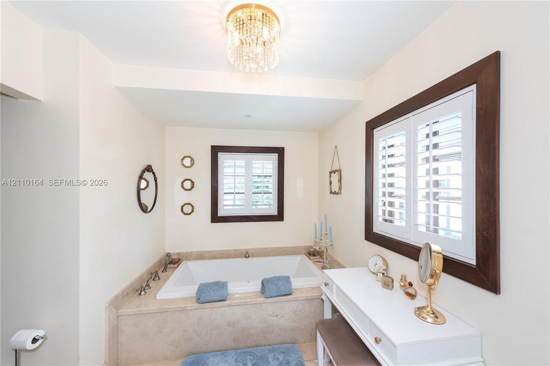 For Sale: $2,200,000 (3 beds, 2 baths, 2133 Square Feet)
