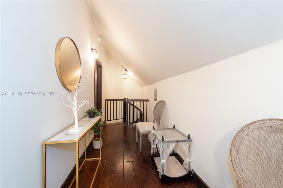 For Sale: $2,200,000 (3 beds, 2 baths, 2133 Square Feet)