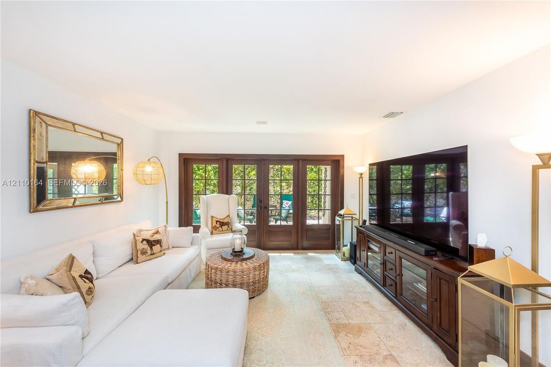 For Sale: $2,200,000 (3 beds, 2 baths, 2133 Square Feet)