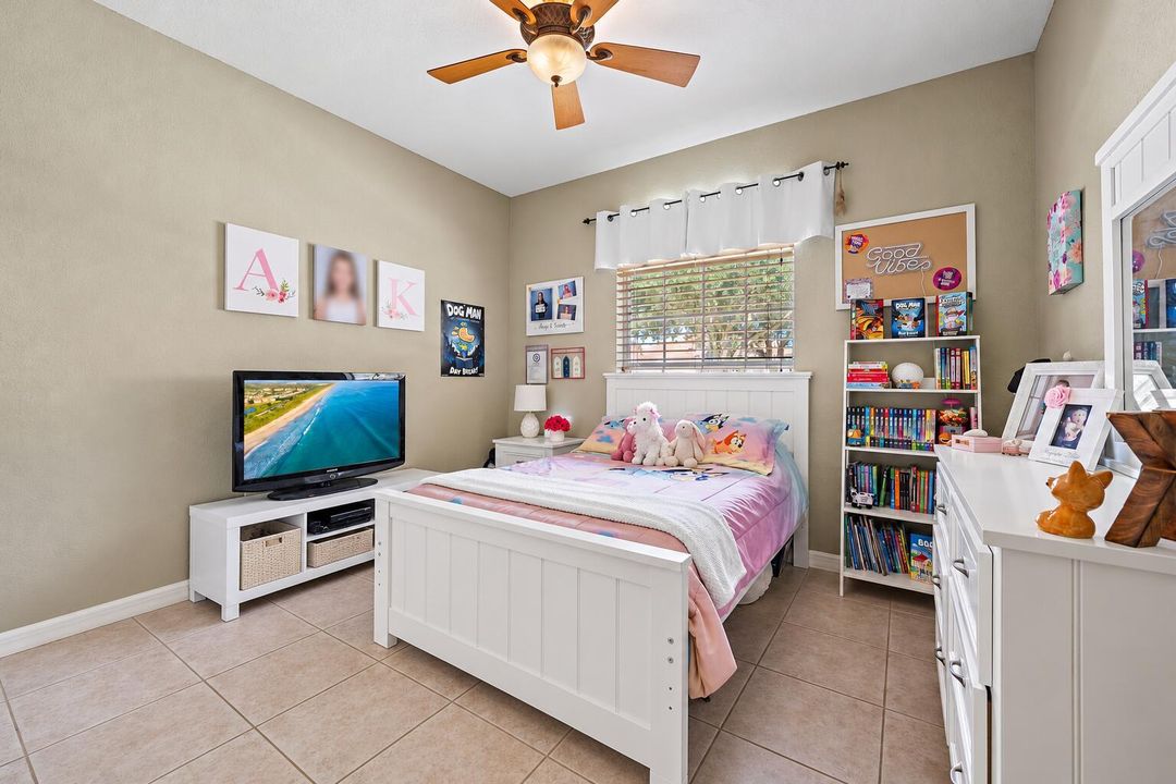 Bright and Spacious Guest Bedroom 1