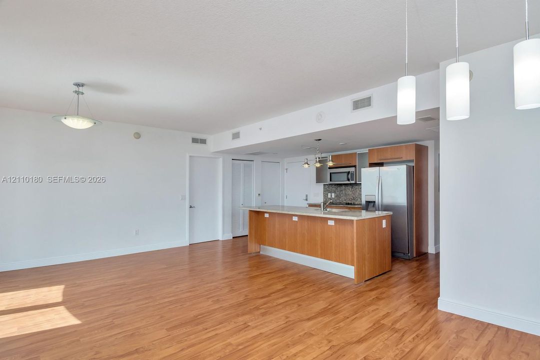 For Rent: $4,650 (3 beds, 3 baths, 1486 Square Feet)