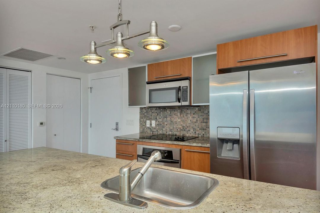 For Rent: $4,650 (3 beds, 3 baths, 1486 Square Feet)