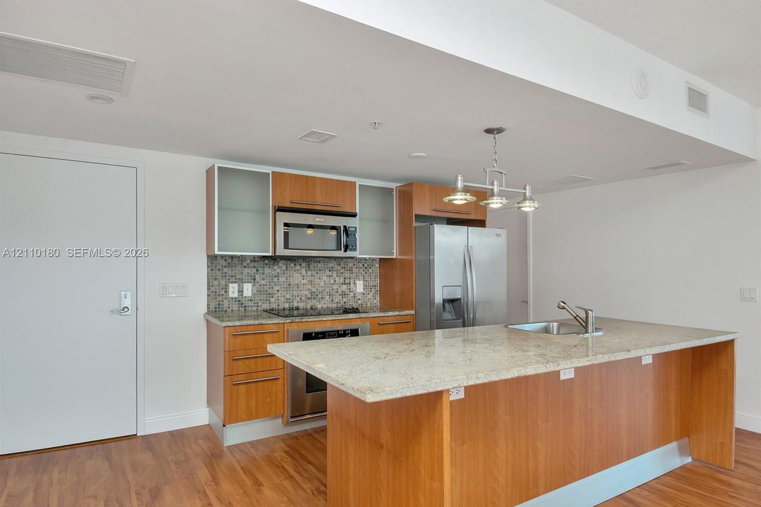For Rent: $4,650 (3 beds, 3 baths, 1486 Square Feet)