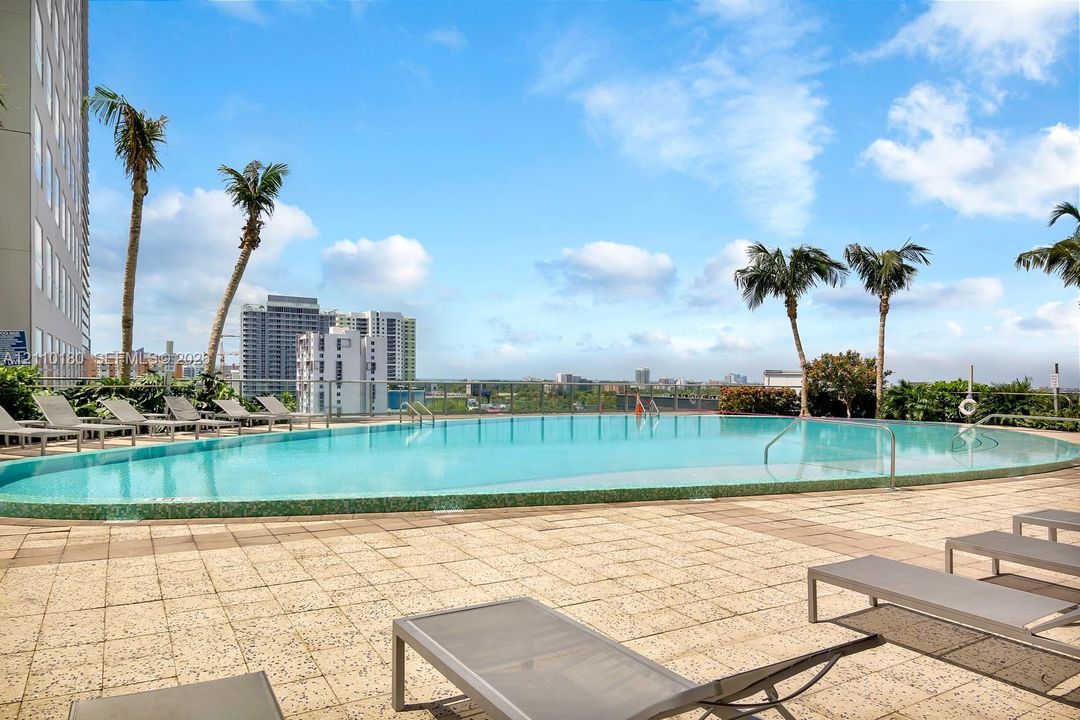 For Rent: $4,650 (3 beds, 3 baths, 1486 Square Feet)