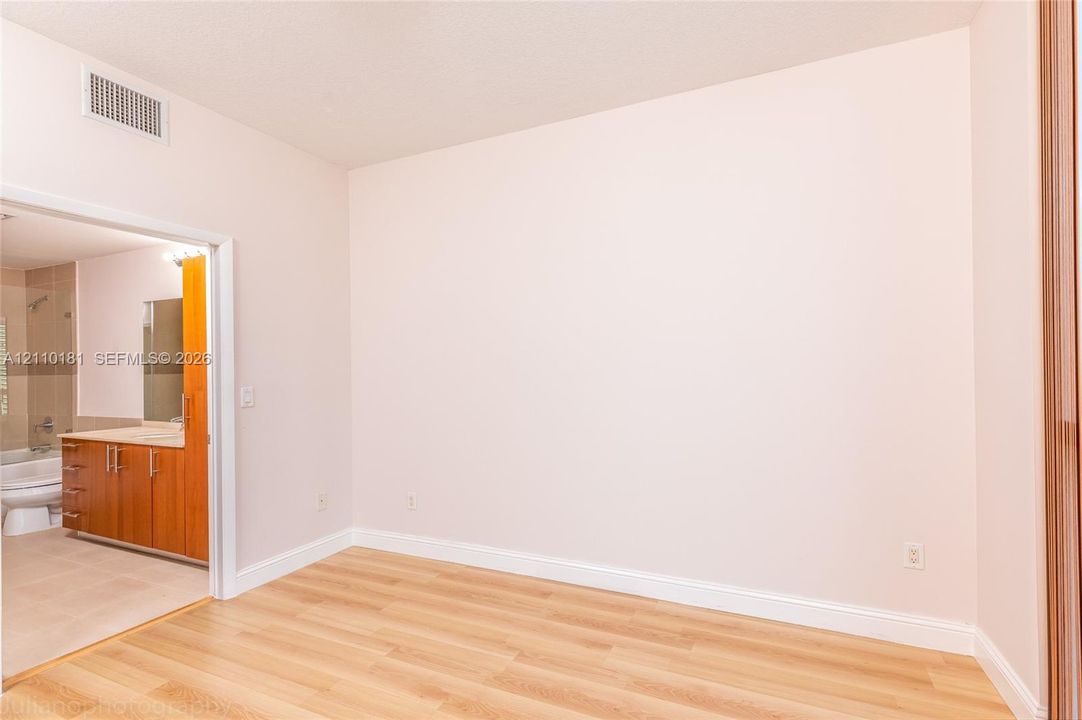 В аренду: $2,700 (1 спален, 1 ванн, 924 Квадратных фут)