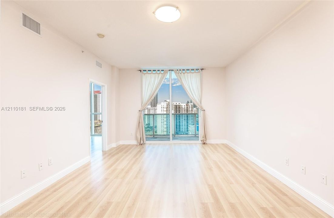 В аренду: $2,700 (1 спален, 1 ванн, 924 Квадратных фут)