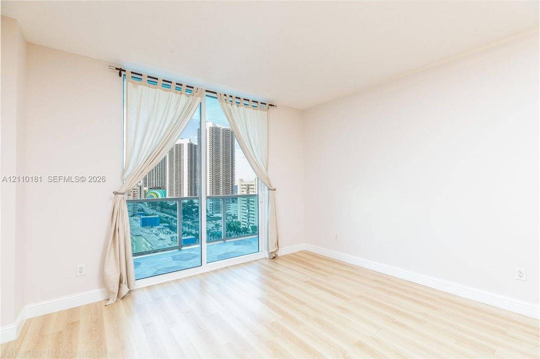 В аренду: $2,700 (1 спален, 1 ванн, 924 Квадратных фут)