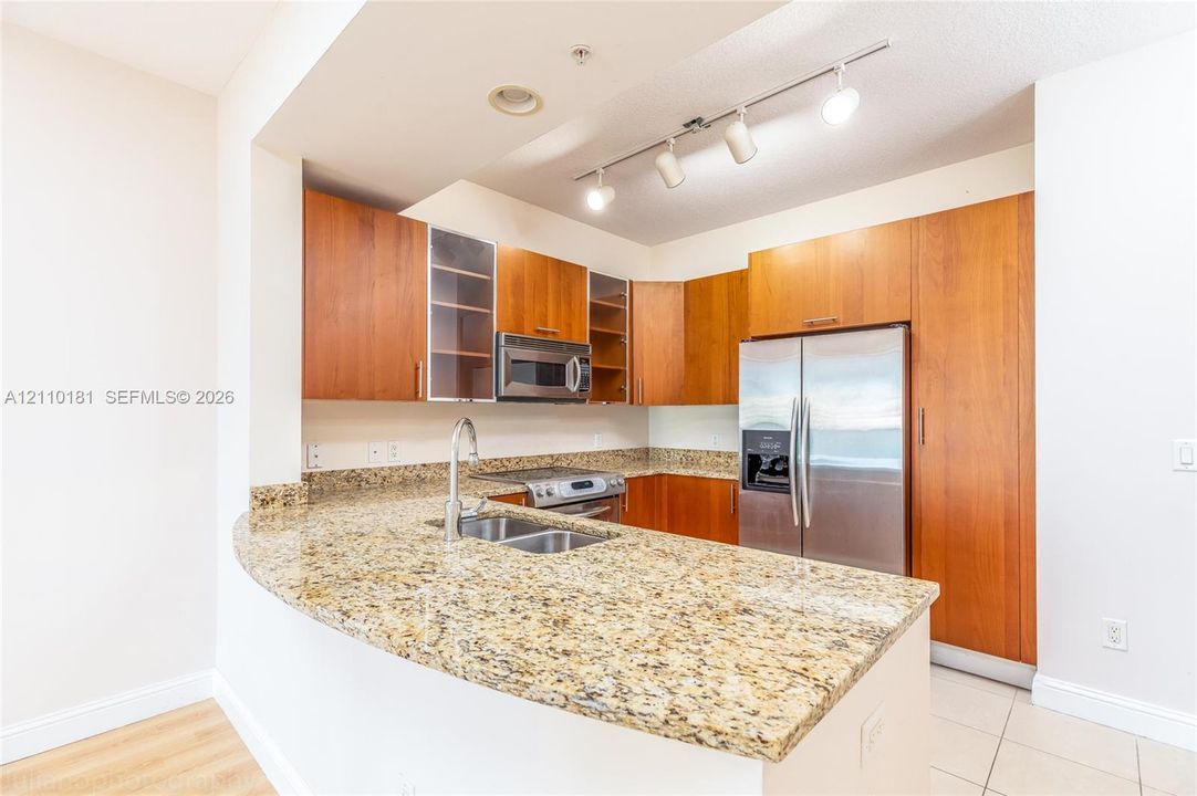 В аренду: $2,700 (1 спален, 1 ванн, 924 Квадратных фут)