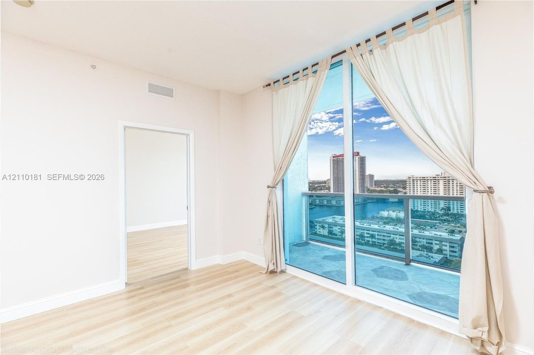 В аренду: $2,700 (1 спален, 1 ванн, 924 Квадратных фут)