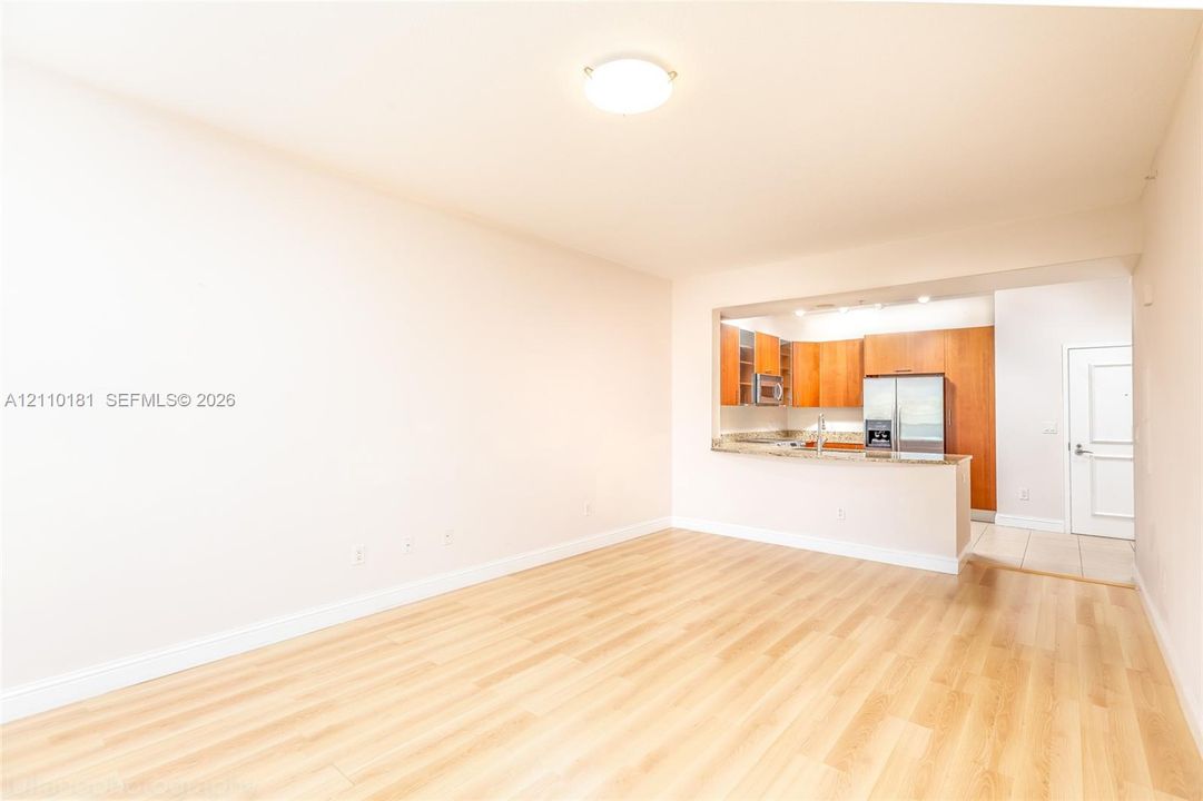В аренду: $2,700 (1 спален, 1 ванн, 924 Квадратных фут)
