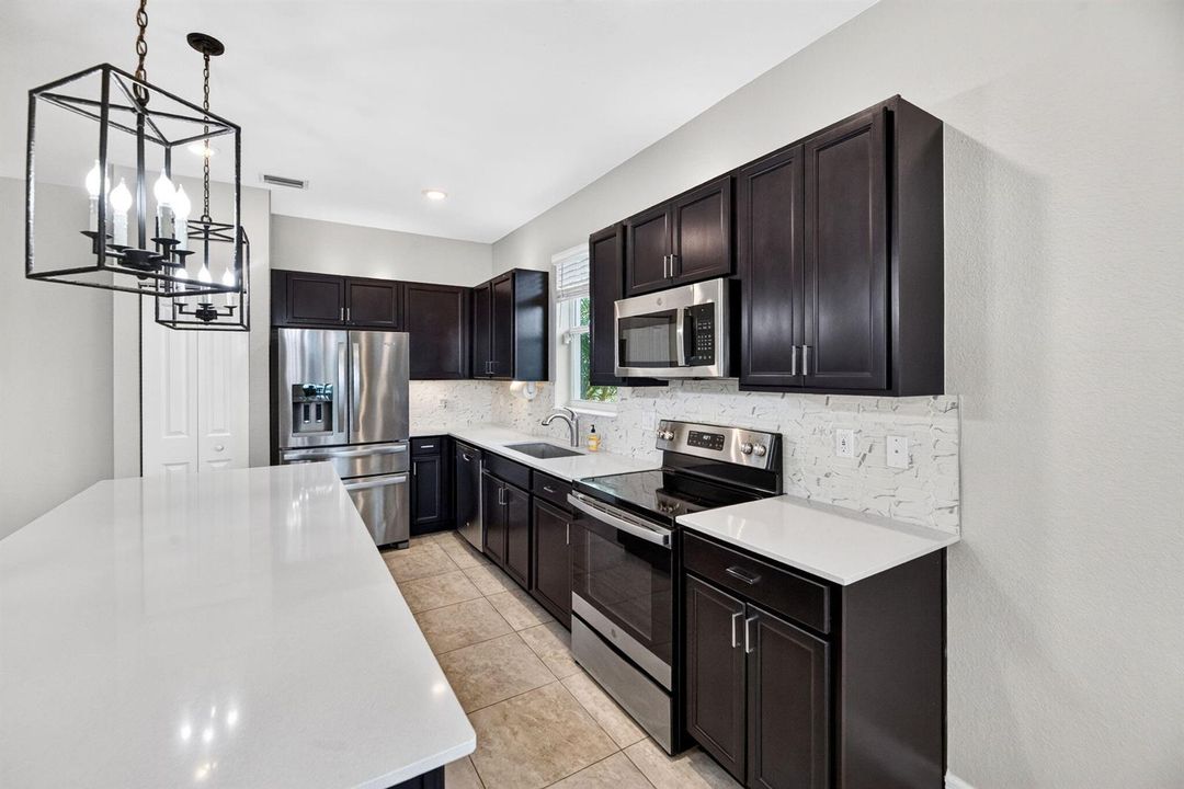 26-web-or-mls-Kitchen 4
