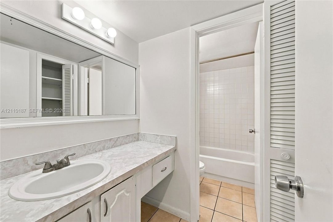 В аренду: $1,850 (2 спален, 2 ванн, 1085 Квадратных фут)