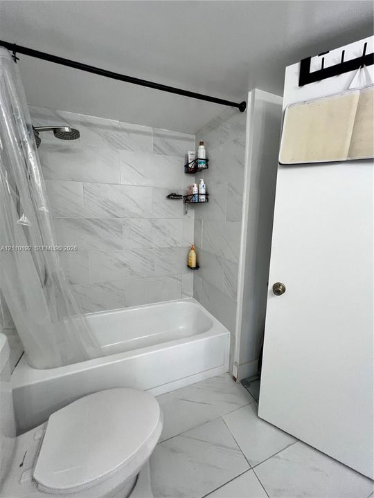 For Rent: $2,300 (2 beds, 2 baths, 979 Square Feet)