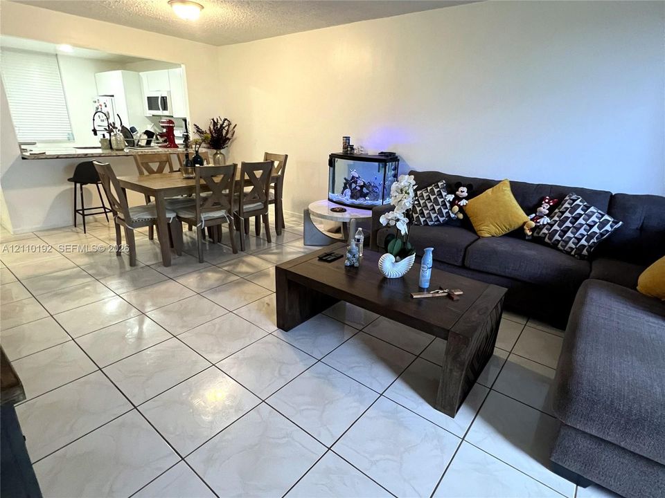 For Rent: $2,300 (2 beds, 2 baths, 979 Square Feet)
