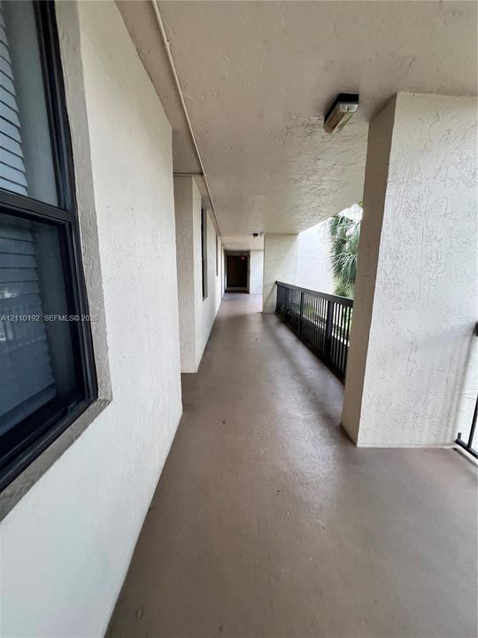 For Rent: $2,300 (2 beds, 2 baths, 979 Square Feet)