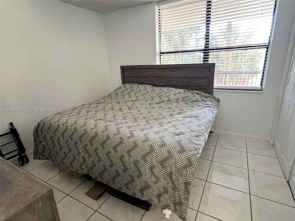 For Rent: $2,300 (2 beds, 2 baths, 979 Square Feet)