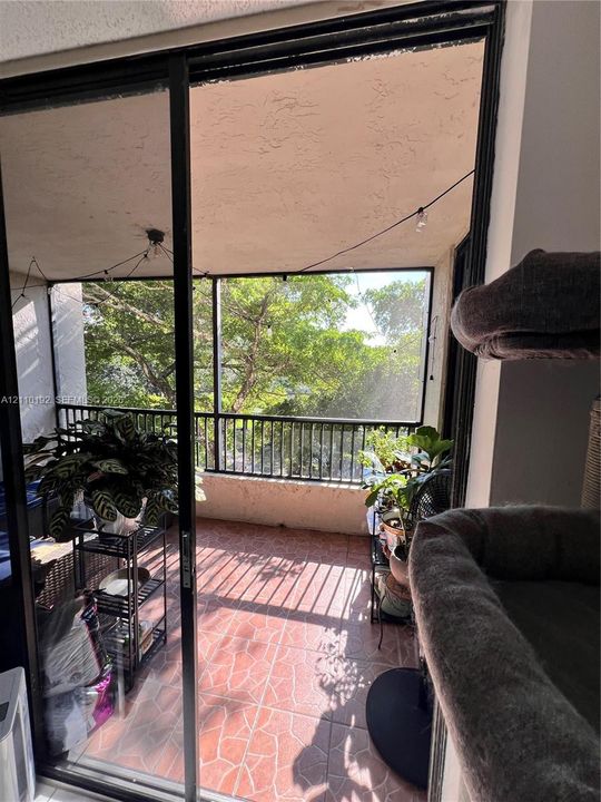 For Rent: $2,300 (2 beds, 2 baths, 979 Square Feet)