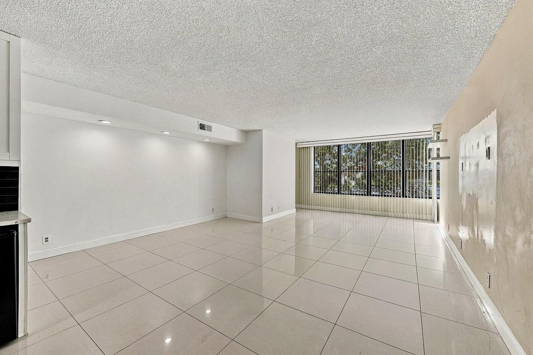 16_dining area