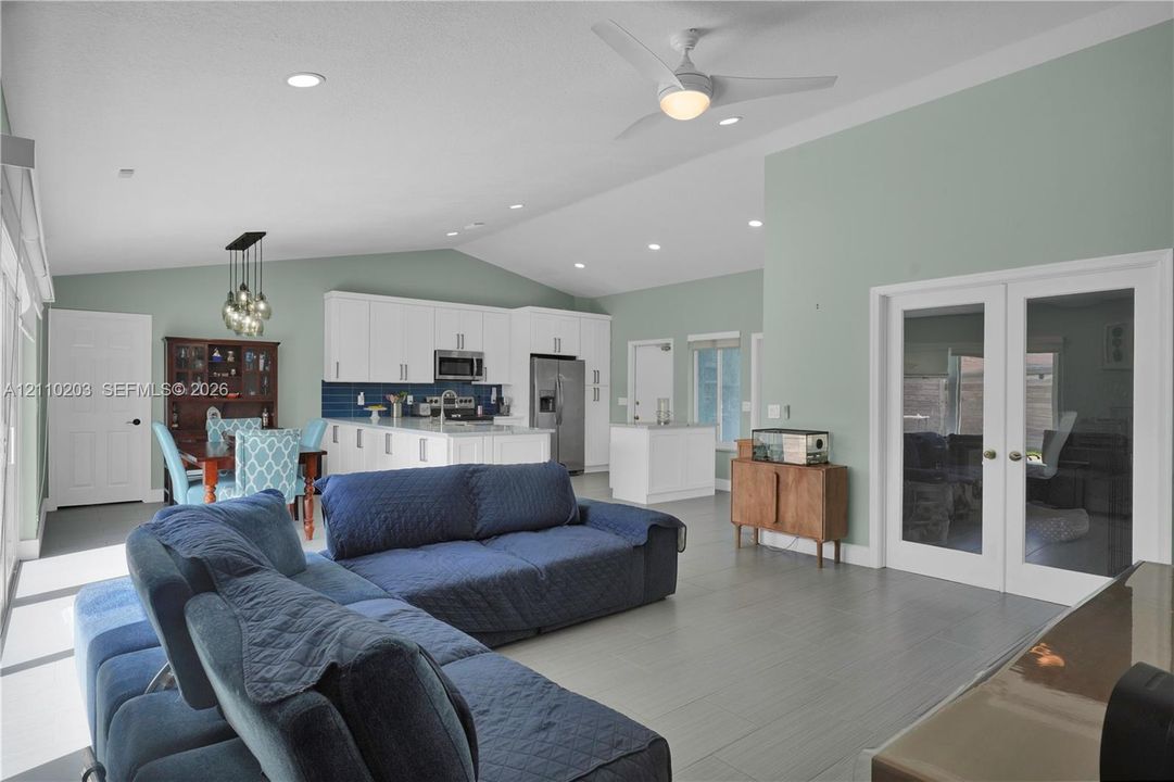 En Venta: $615,000 (3 camas, 2 baños, 1607 Pies cuadrados)