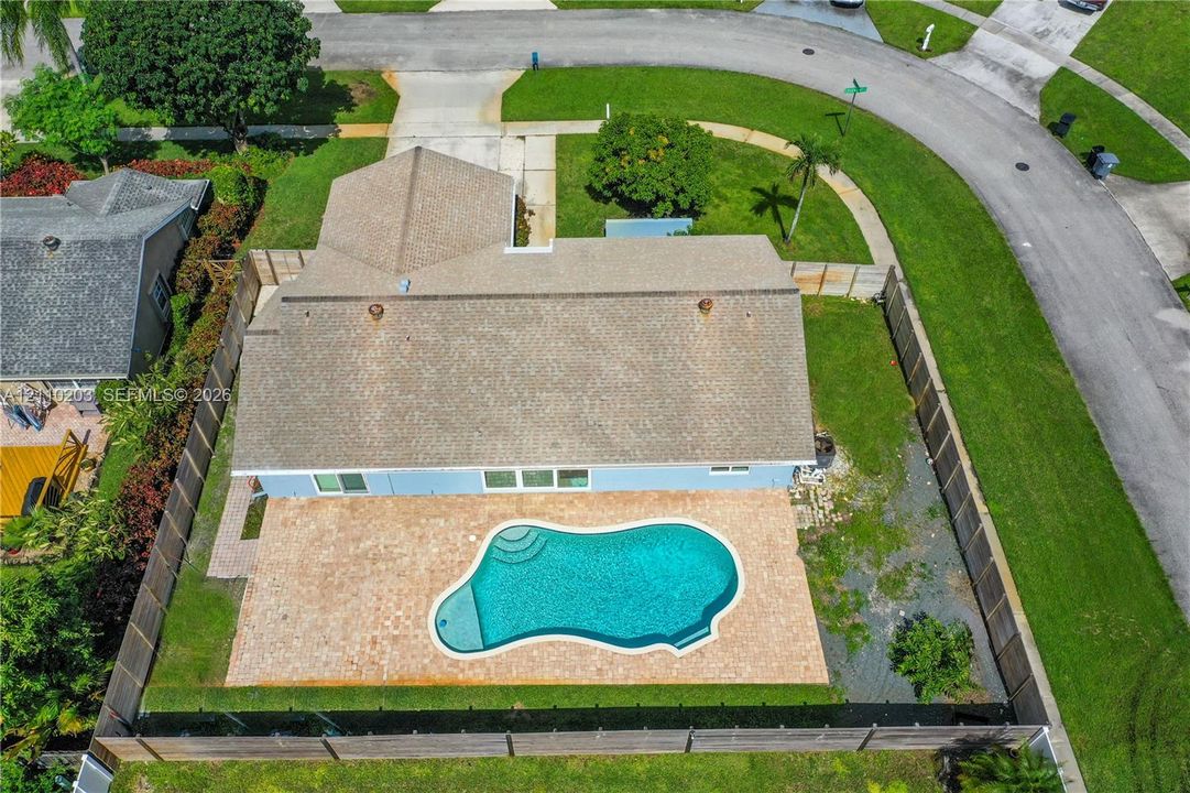 En Venta: $615,000 (3 camas, 2 baños, 1607 Pies cuadrados)