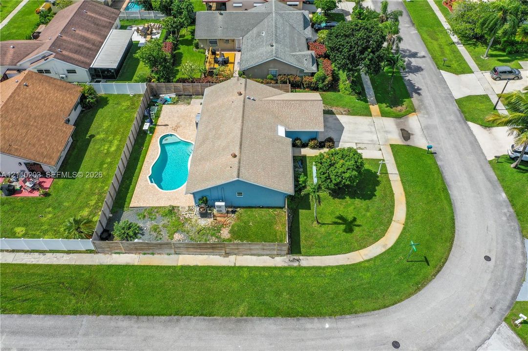 En Venta: $615,000 (3 camas, 2 baños, 1607 Pies cuadrados)