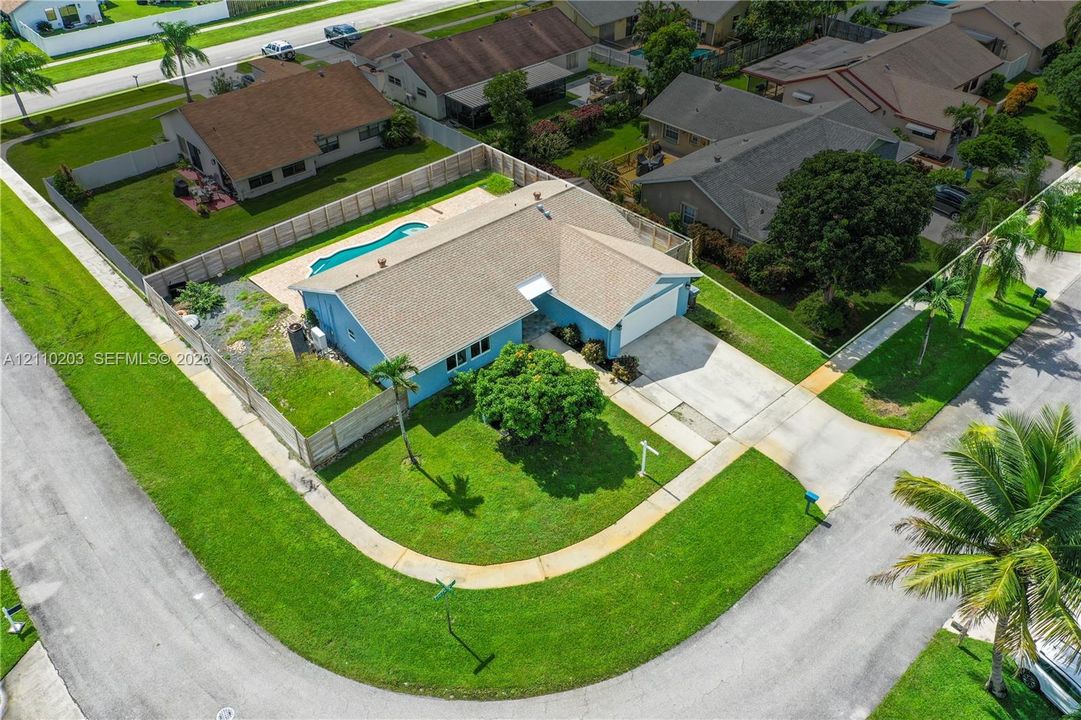 En Venta: $615,000 (3 camas, 2 baños, 1607 Pies cuadrados)