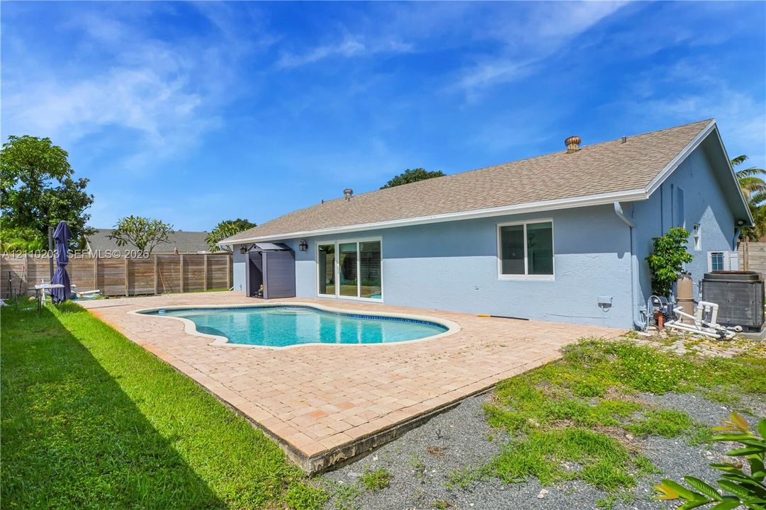 En Venta: $615,000 (3 camas, 2 baños, 1607 Pies cuadrados)