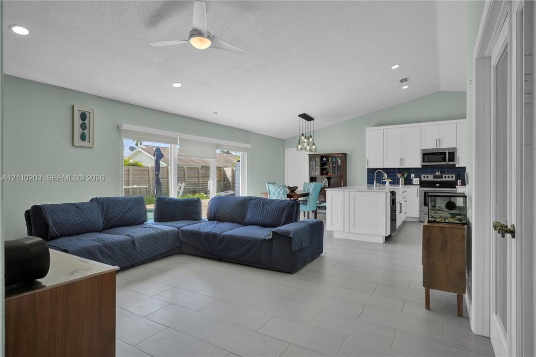 En Venta: $615,000 (3 camas, 2 baños, 1607 Pies cuadrados)