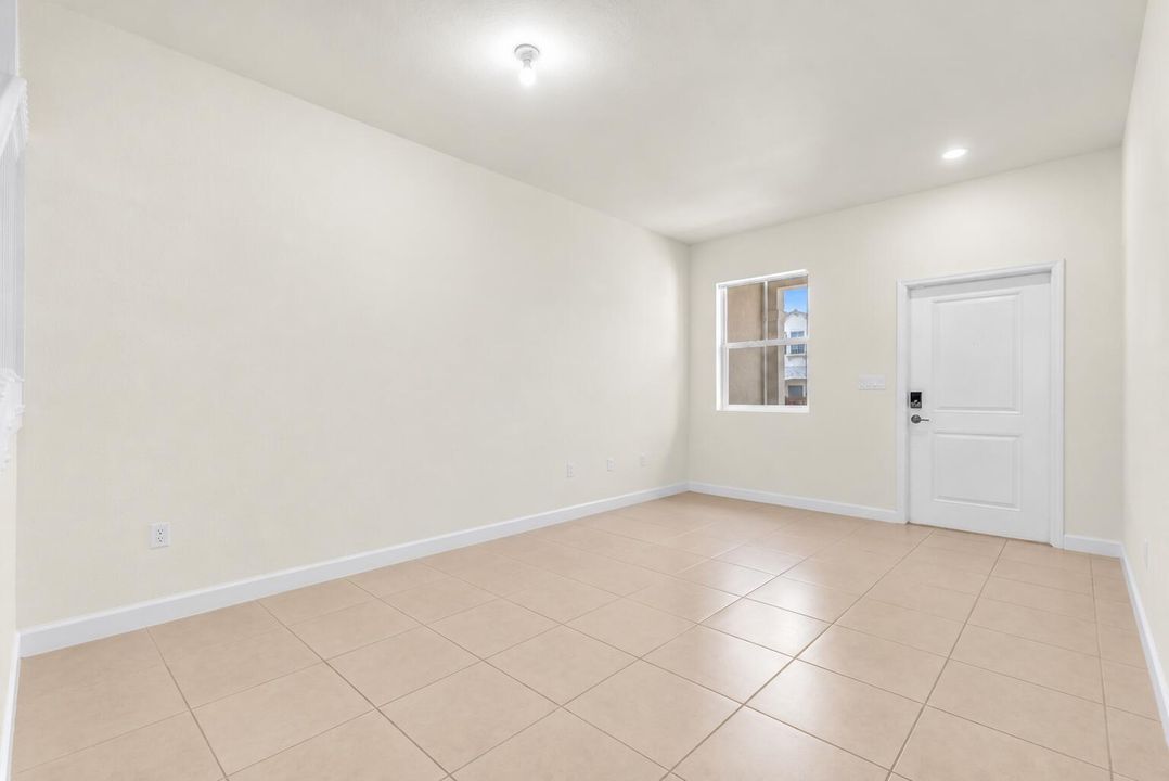 Vacant Modern Open-Plan DR INTERIOR 2