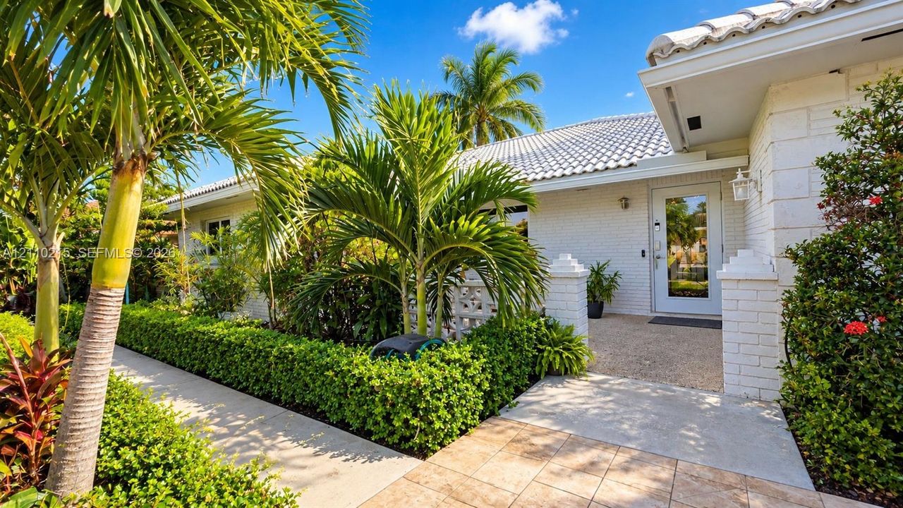 For Sale: $1,200,000 (4 beds, 2 baths, 2173 Square Feet)