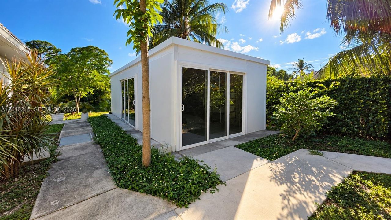 For Sale: $1,200,000 (4 beds, 2 baths, 2173 Square Feet)