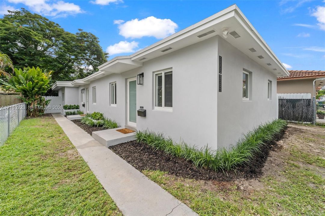 For Rent: $2,500 (2 beds, 1 baths, 725 Square Feet)