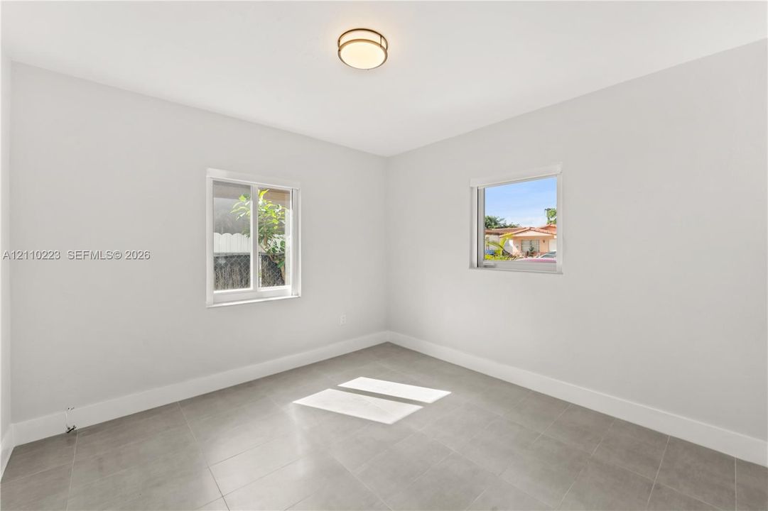 For Rent: $2,500 (2 beds, 1 baths, 725 Square Feet)