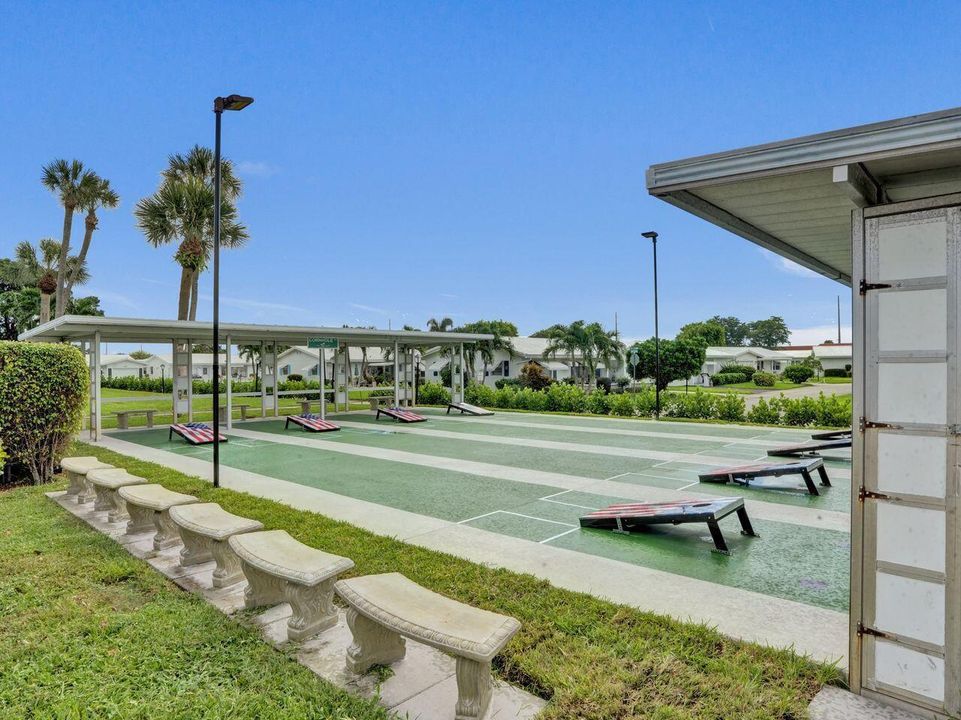 Clubhouse Cornhole Round