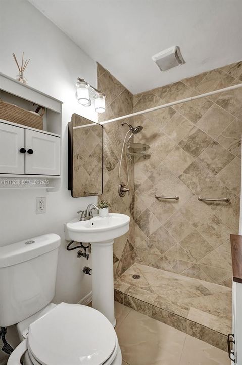 En Venta: $850,000 (3 camas, 3 baños, 974 Pies cuadrados)