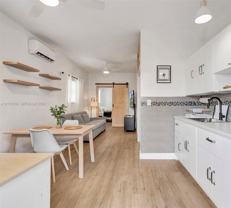 Cottage eat-in kitchen