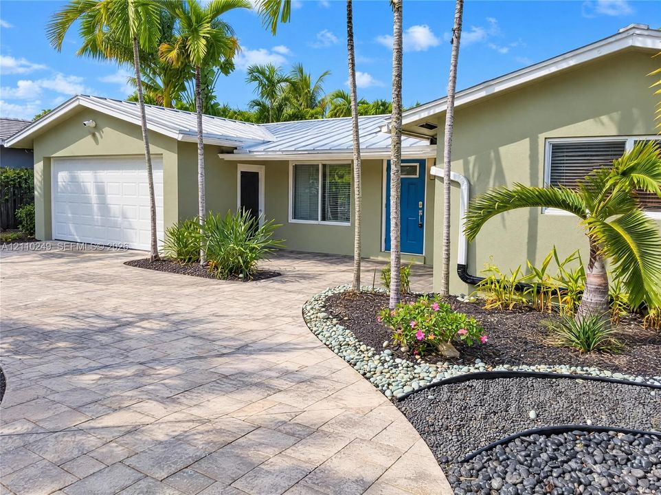 For Sale: $836,000 (3 beds, 2 baths, 1590 Square Feet)