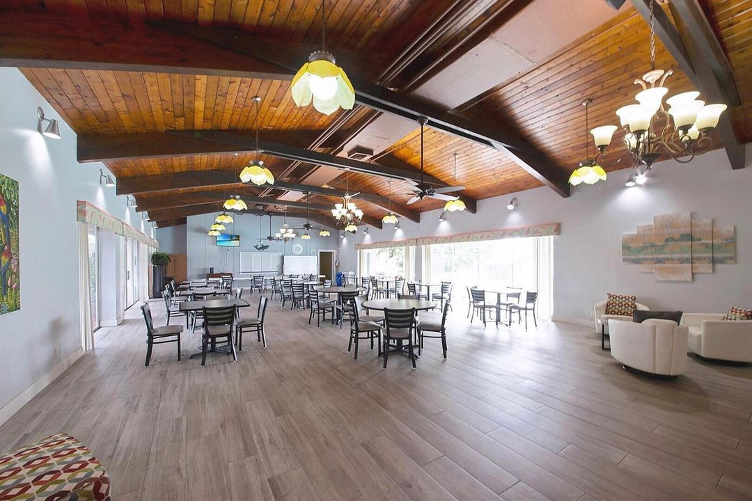 07_Clubhouse_Dining_2