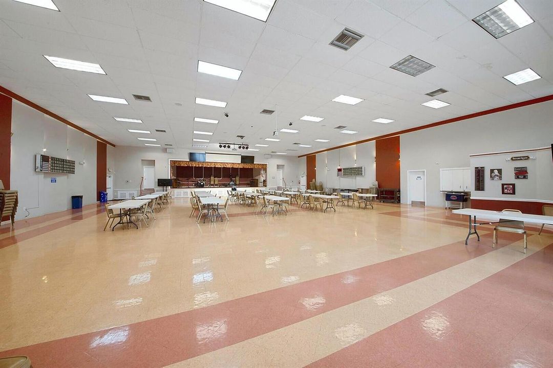 04_Auditorium_Side