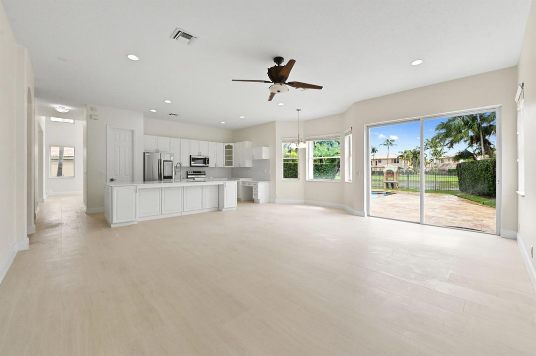 17 Family room 03