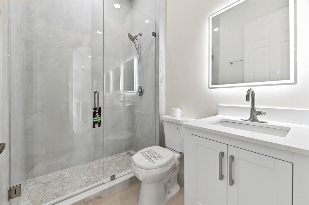 19 Bathroom 01