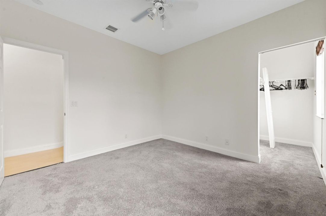27 Bedroom 06