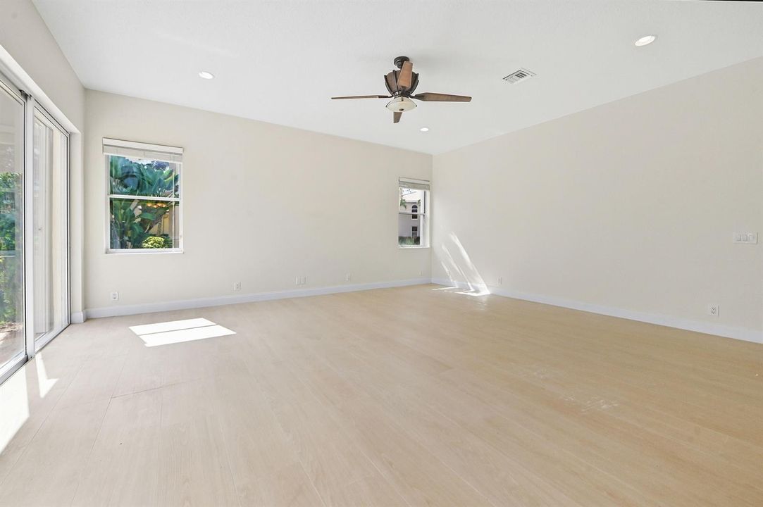 15 Family room 01