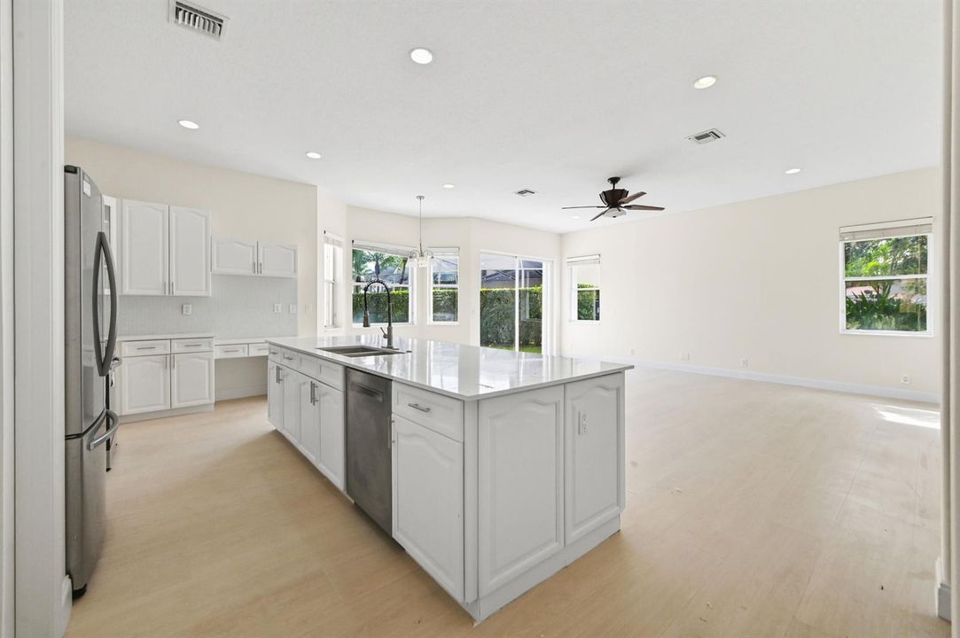 11 Kitchen 01