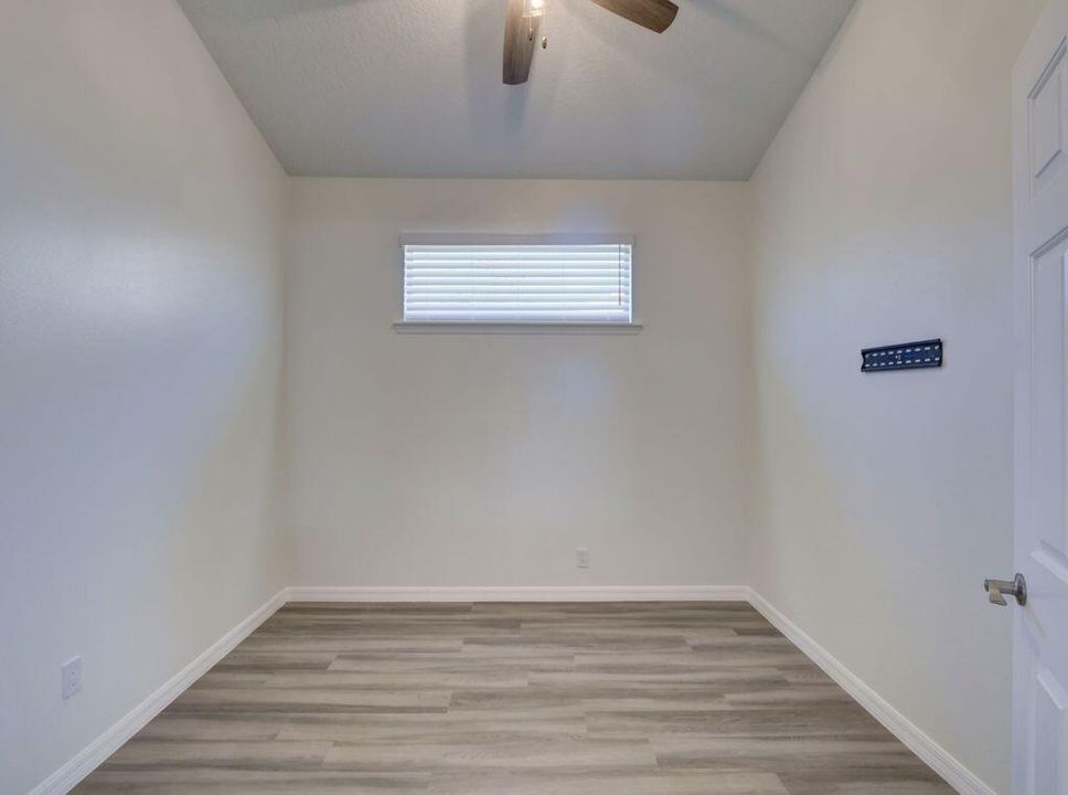 9013 Heathland living room