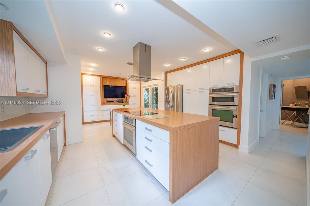 В аренду: $10,500 (4 спален, 4 ванн, 3979 Квадратных фут)